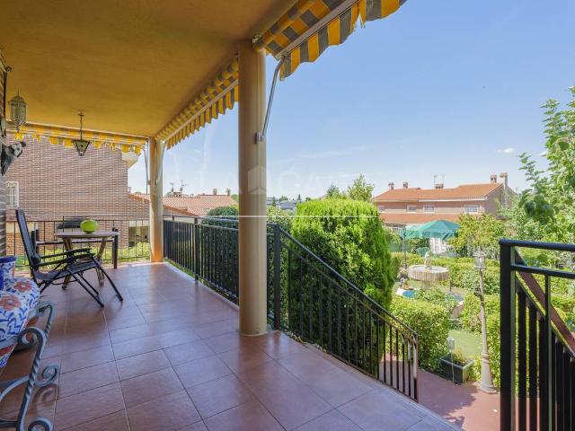 Chalet en venta en Serranillos Del Valle, Madrid