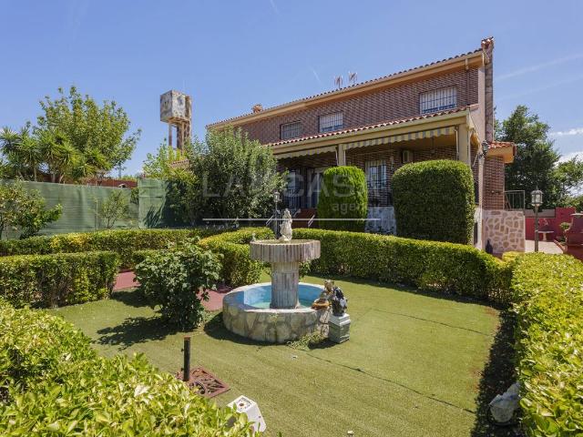Chalet en venta en Serranillos Del Valle, Madrid