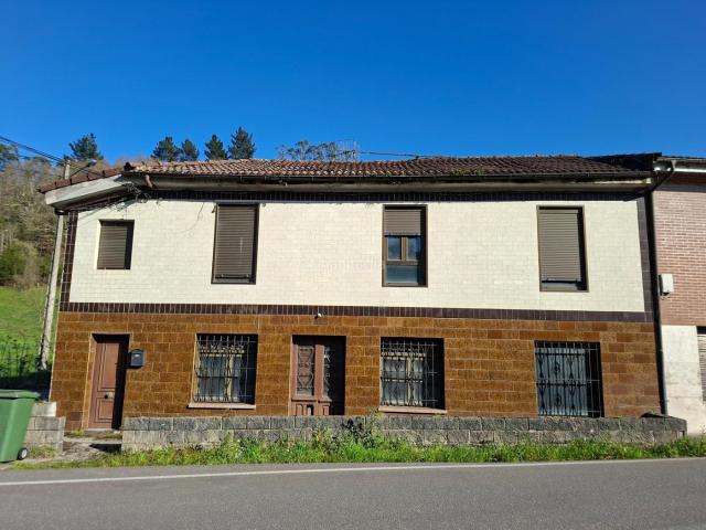 Chalet en venta en Santolaya, Siero