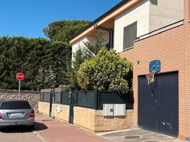 Villa en venta en Simancas, Urbanización El Plantío