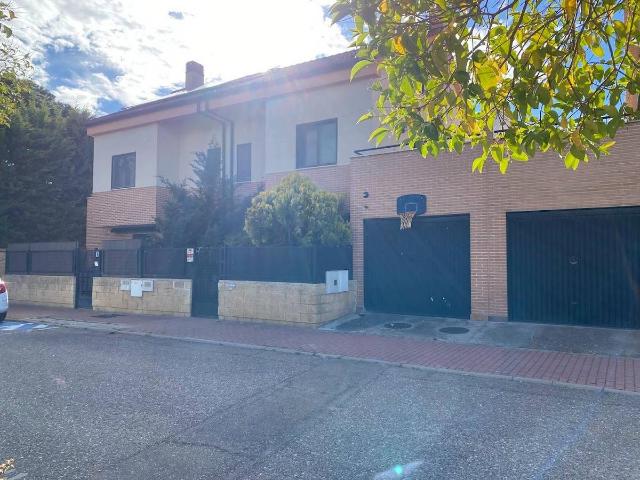 Villa en venta en Simancas, Urbanización El Plantío