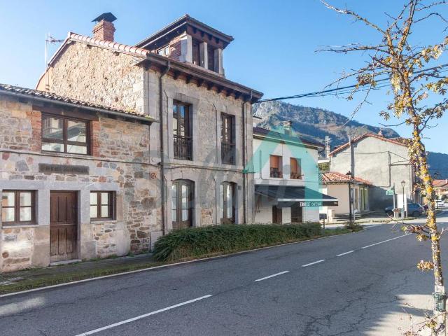Villa en venta en Sobrescobio, Soto