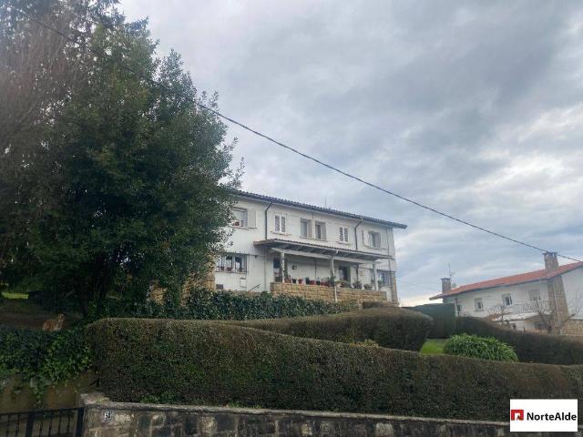 Villa en venta en Sondika, Landa