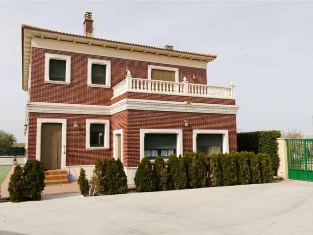 Casa en venta en Tarazona De Guareña