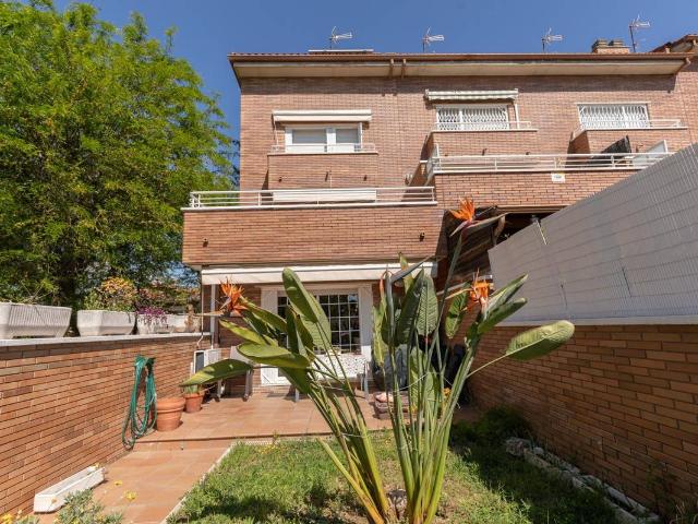 Villa en venta en Sant Joan Despí, Centre