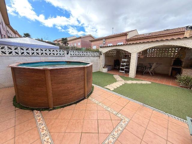 Chalet en venta en Tórtola De Henares, Castilla-La Mancha