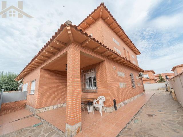 Villa en venta en Ugena, Urbanización Fuentevieja
