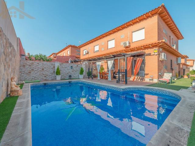 Villa en venta en Ugena, Urbanización Fuentevieja