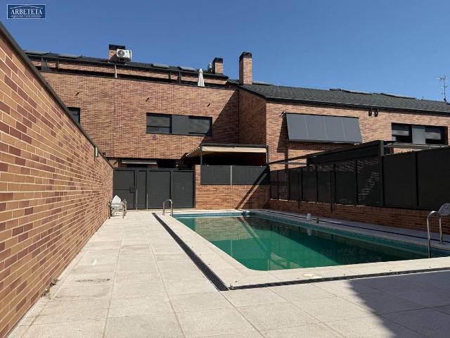 Chalet en venta en Meco, Madrid