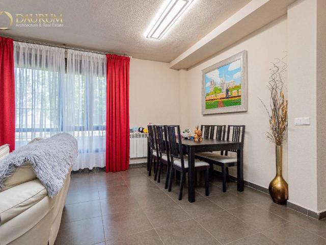 Chalet en venta en Meco, Madrid