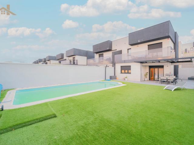 Villa en venta en Arroyomolinos