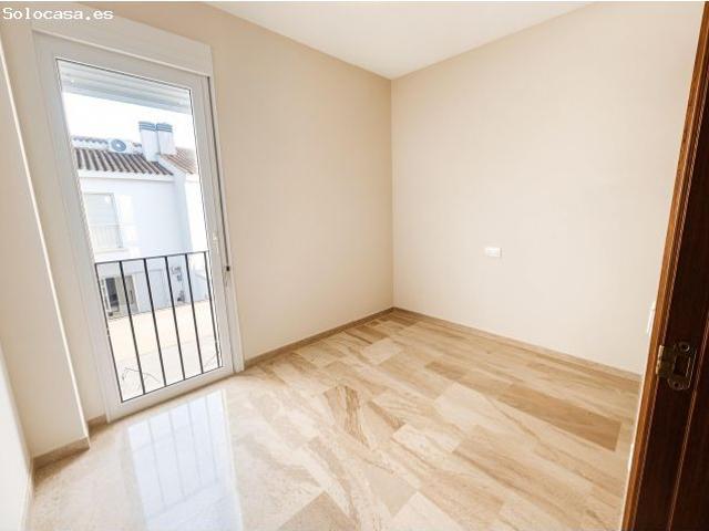 Casa en venta en Utrera, Andalucía