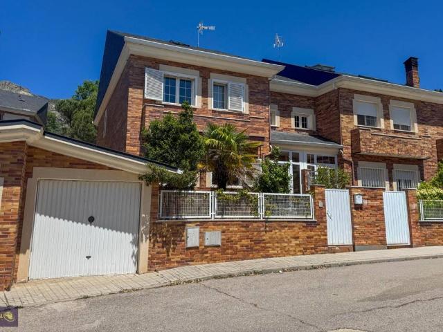 Chalet en venta en Sexmo de Lozoya, Valdemanco