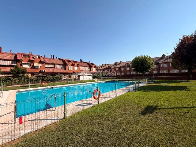 Chalet en venta en Flores, Leganés