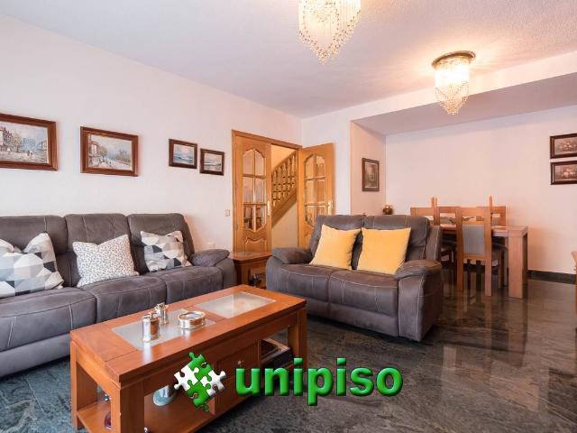 Chalet en venta en Flores, Leganés