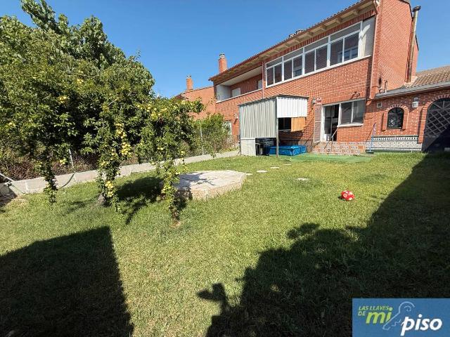 Villa en venta en Valdestillas