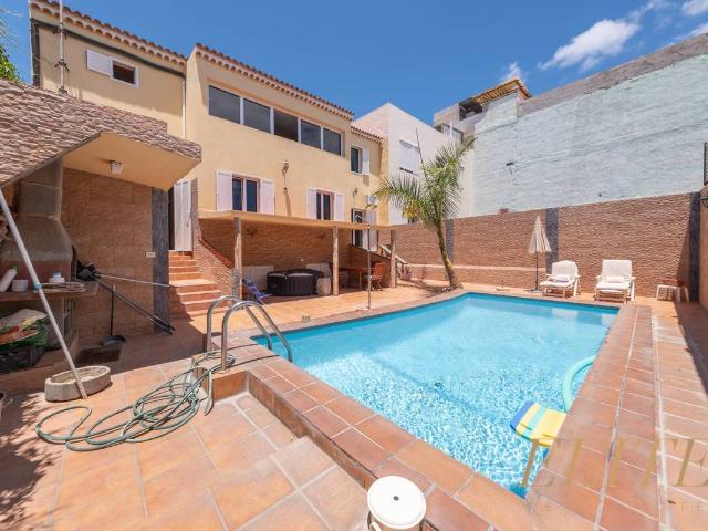 Chalet en venta en San José de las Longueras, Telde