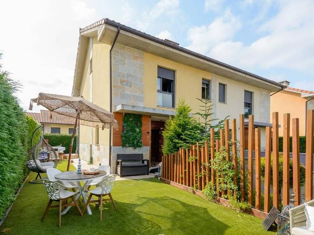 Chalet en venta en Santolaya, Siero