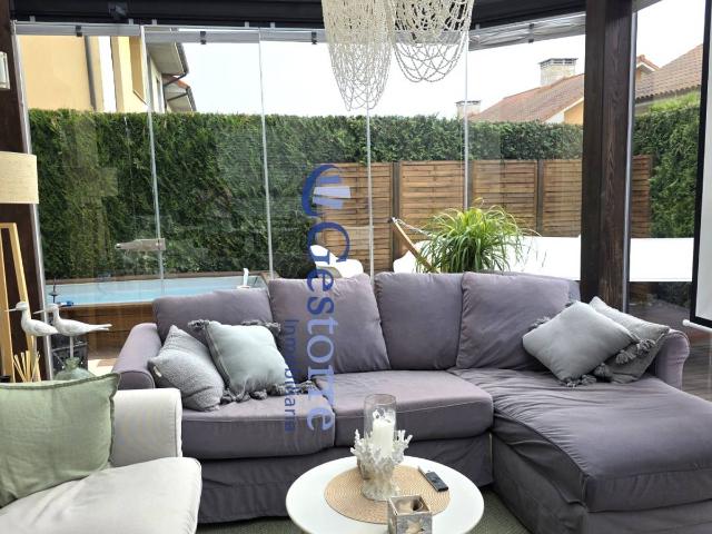 Chalet en venta en Santolaya, Siero