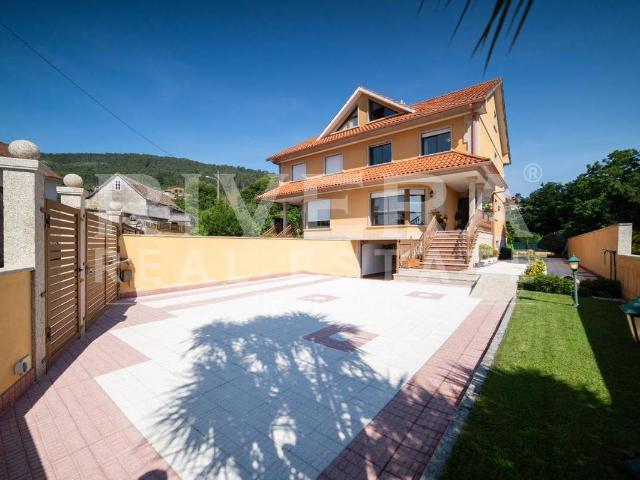 Villa en venta en Vilaboa