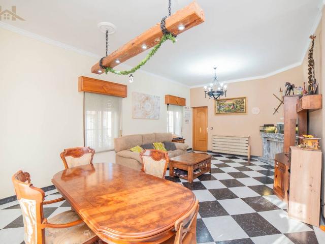 Chalet en venta en Villa Del Prado, Madrid