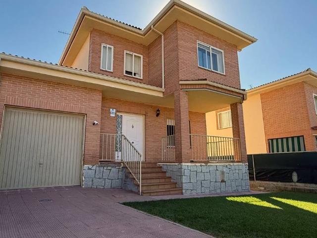 Chalet en venta en Villa Del Prado, Madrid