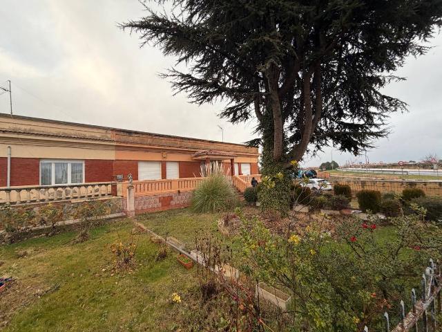 Chalet en venta en Villamuriel De Cerrato, Castilla y León