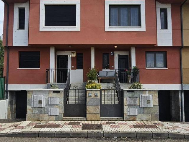 Chalet en venta en Navatejera, Villaquilambre