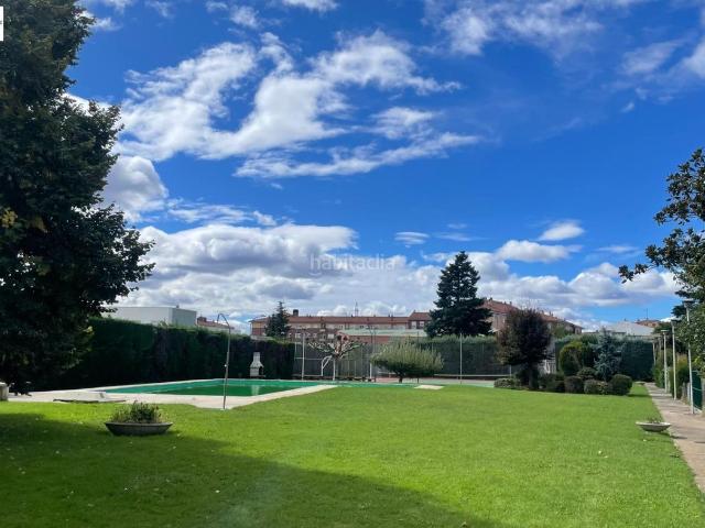 Chalet en venta en Navatejera, Villaquilambre
