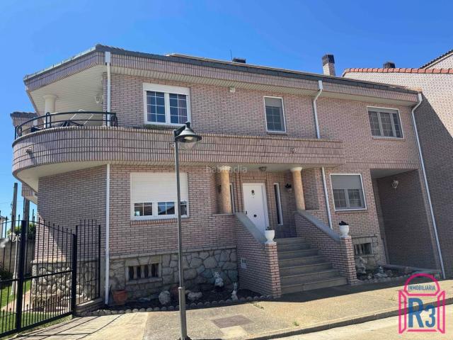 Chalet en venta en Navatejera, Villaquilambre