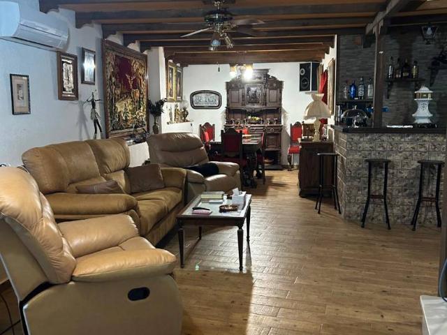 Villa en venta en Villardompardo