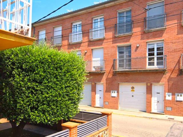 Villa en venta en Vilobí D'onyar