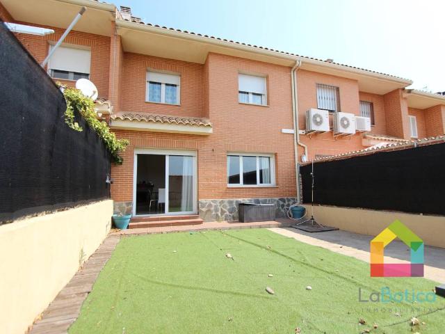 Villa en venta en Yuncos, Urbanización Cervantes