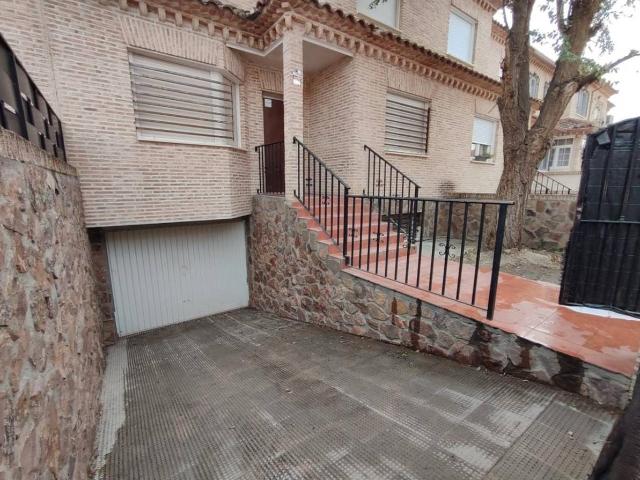 Villa en venta en Yuncos, Urbanización Cervantes
