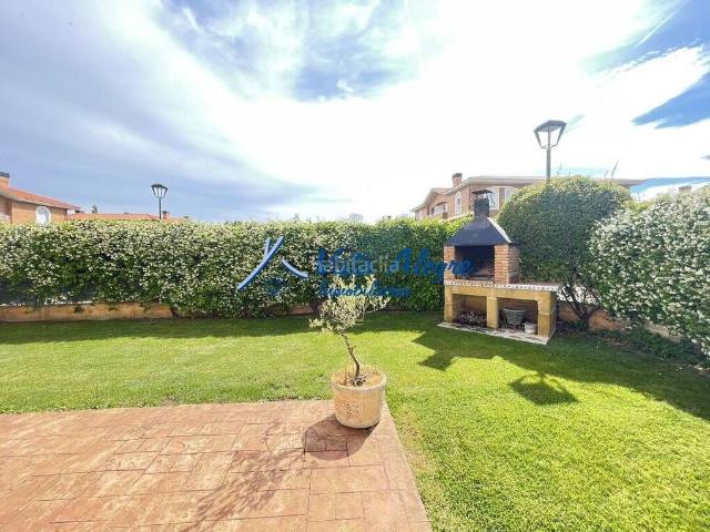Chalet en venta en Zarratón, La Rioja