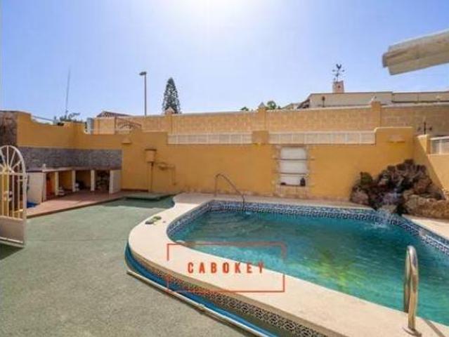 Chalet en venta en Retamar, Almería