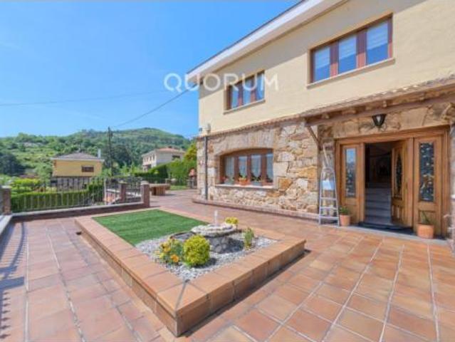 Villa en venta en Basauri, Arizgoiti