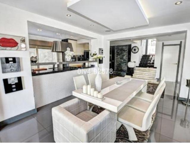 Chalet en venta en La Perla-Torremuelle, Costa del Sol Occidental