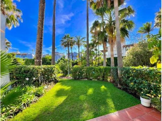 Villa en venta en Estepona, Bel-Air