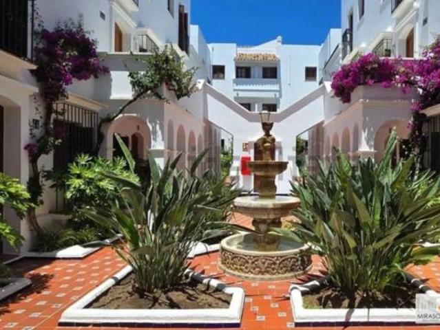Villa en venta en Estepona, Sun Beach
