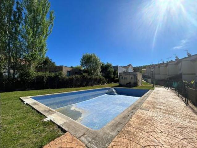 Villa en venta en Fresnedillas De La Oliva