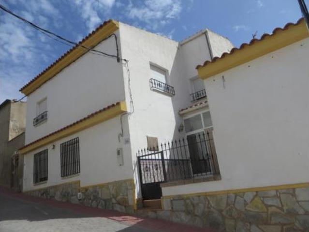 Chalet en venta en Fuentealbilla, Castilla-La Mancha