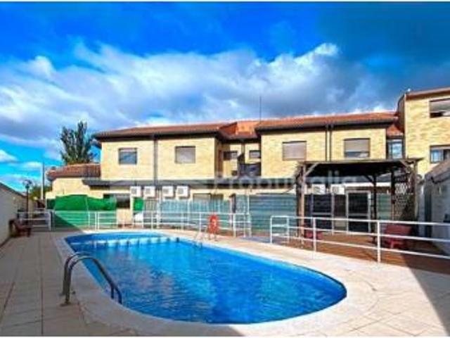 Villa en venta en La Joyosa, Marlofa