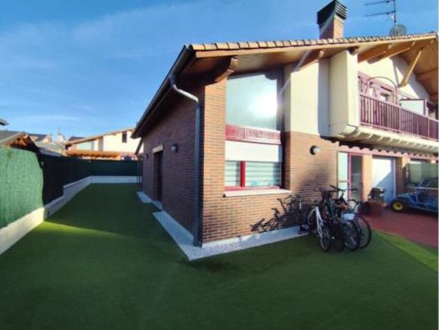 Chalet en venta en La Puebla de Arganzón, Burgos