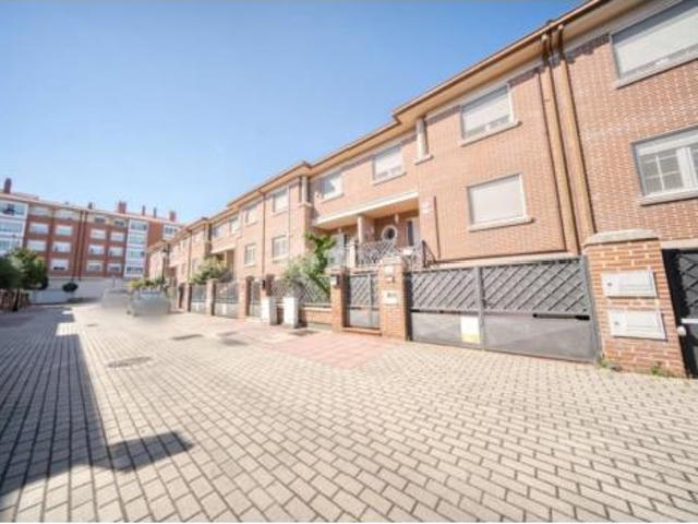 Chalet en venta en Laguna De Duero, Castilla y León