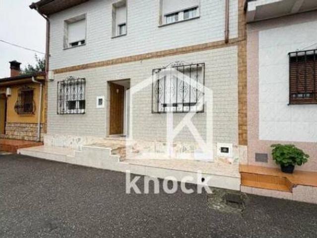 Chalet en venta en Castandiello, Langreo