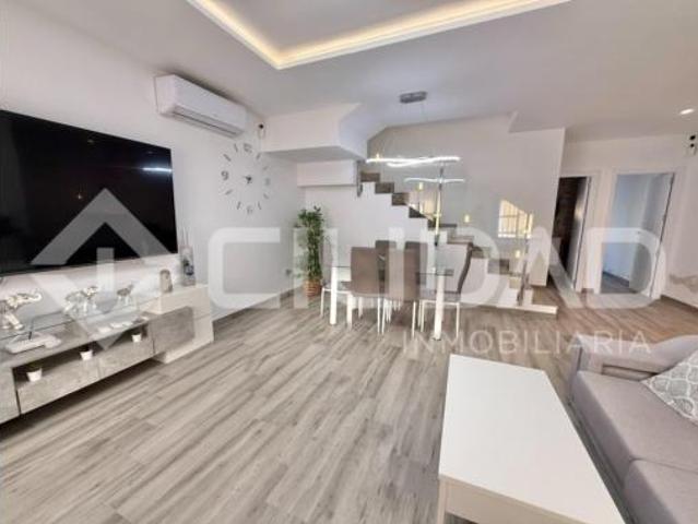 Chalet en venta en Lebrija, Andalucía