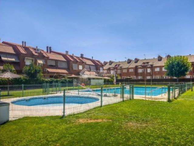 Chalet en venta en Valdepelayo, Leganés