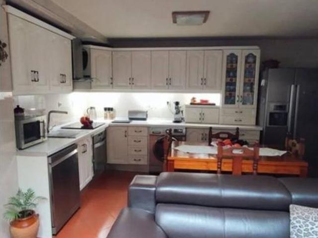 Villa en venta en Linares