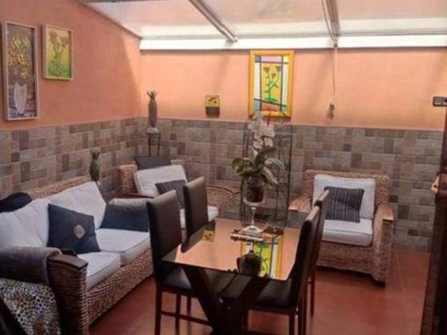 Villa en venta en Linares